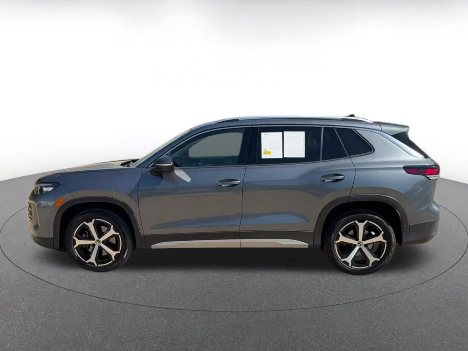 Used 2026 Volkswagen Tiguan SE AWD/4WD image 8