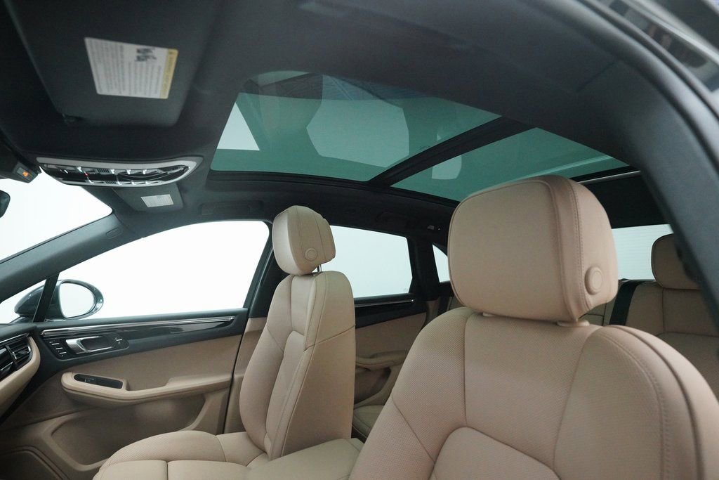 Certified 2026 Porsche Macan image 18