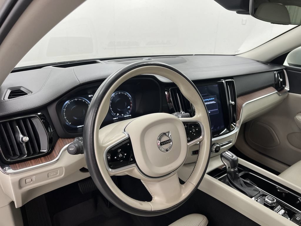 Used 2020 Volvo V60 T5 Cross Country AWD/4WD image 10
