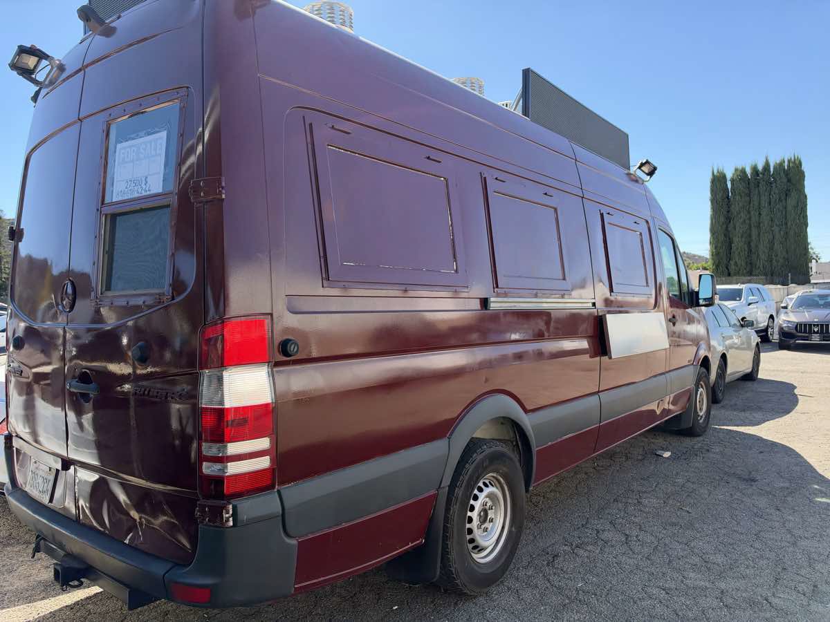 Used 2013 Freightliner Sprinter 2500 RWD image 2