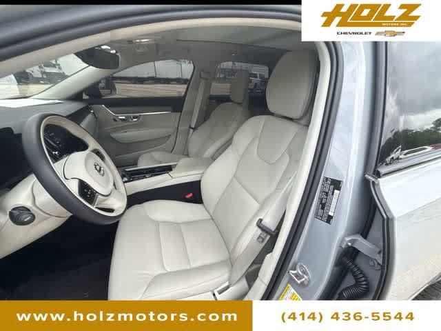 Used 2025 Volvo V90 B6 Cross Country Plus w/ Protection Package Premier AWD/4WD image 20