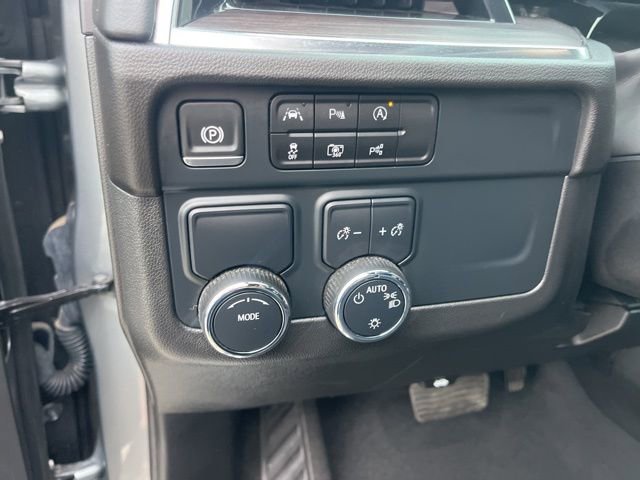 Used 2025 Chevrolet Suburban LT image 17