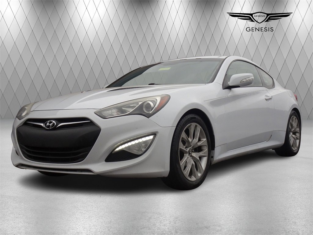 Used 2014 Hyundai Genesis 3.8 image 1