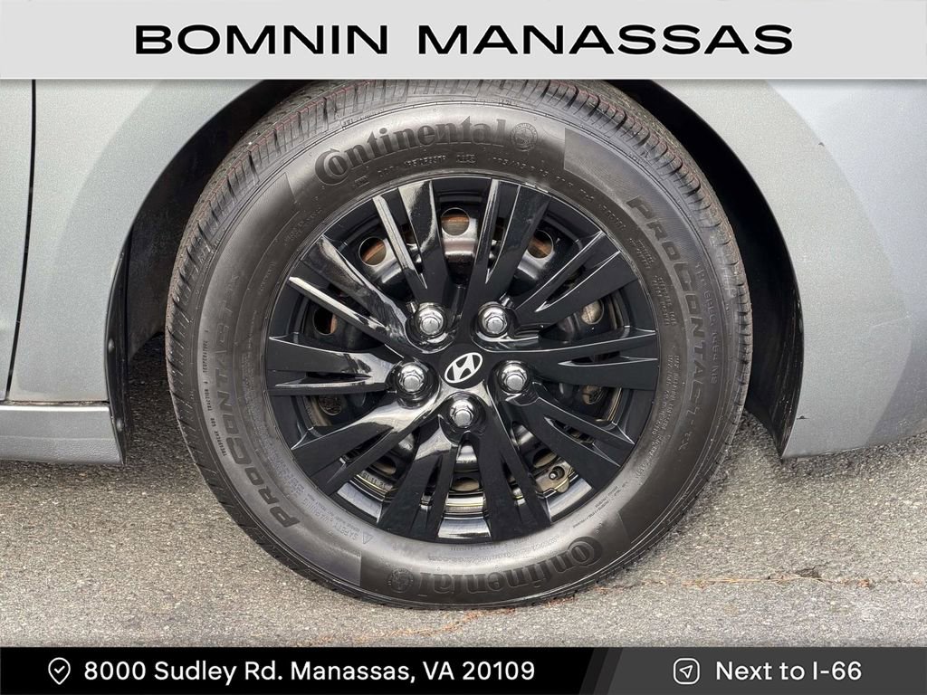 Used 2017 Hyundai Elantra SE image 7