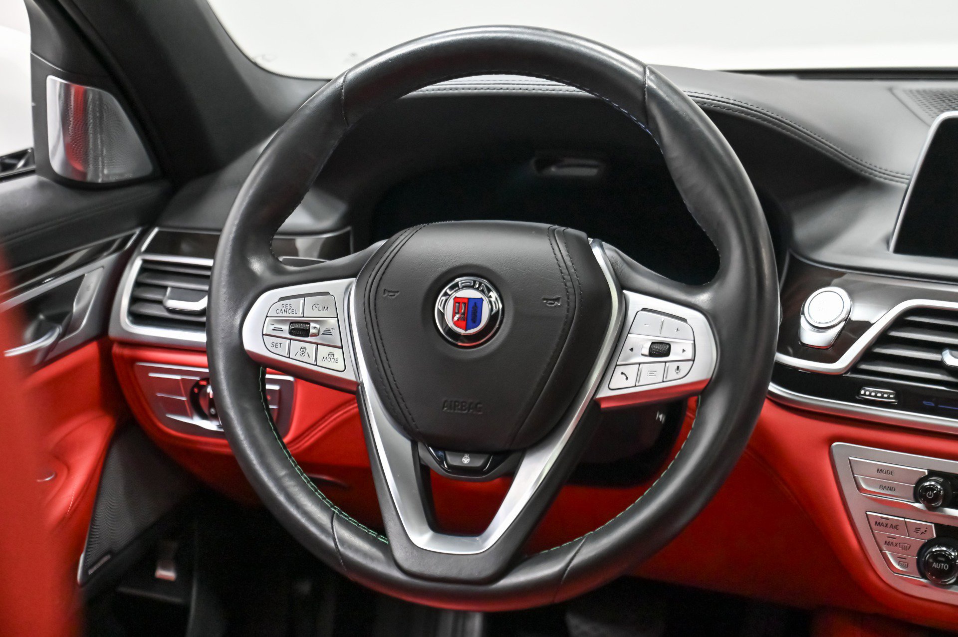 Used 2022 BMW ALPINA B7 xDrive w/ Luxury Rear Seating Package image 10