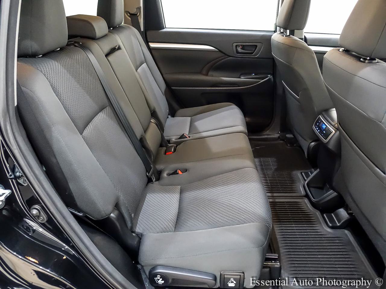 Used 2016 Toyota Highlander LE AWD/4WD image 28