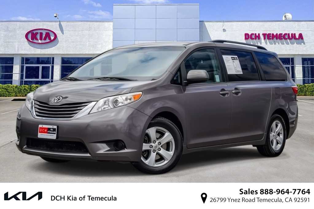 Used 2015 Toyota Sienna LE FWD image 1