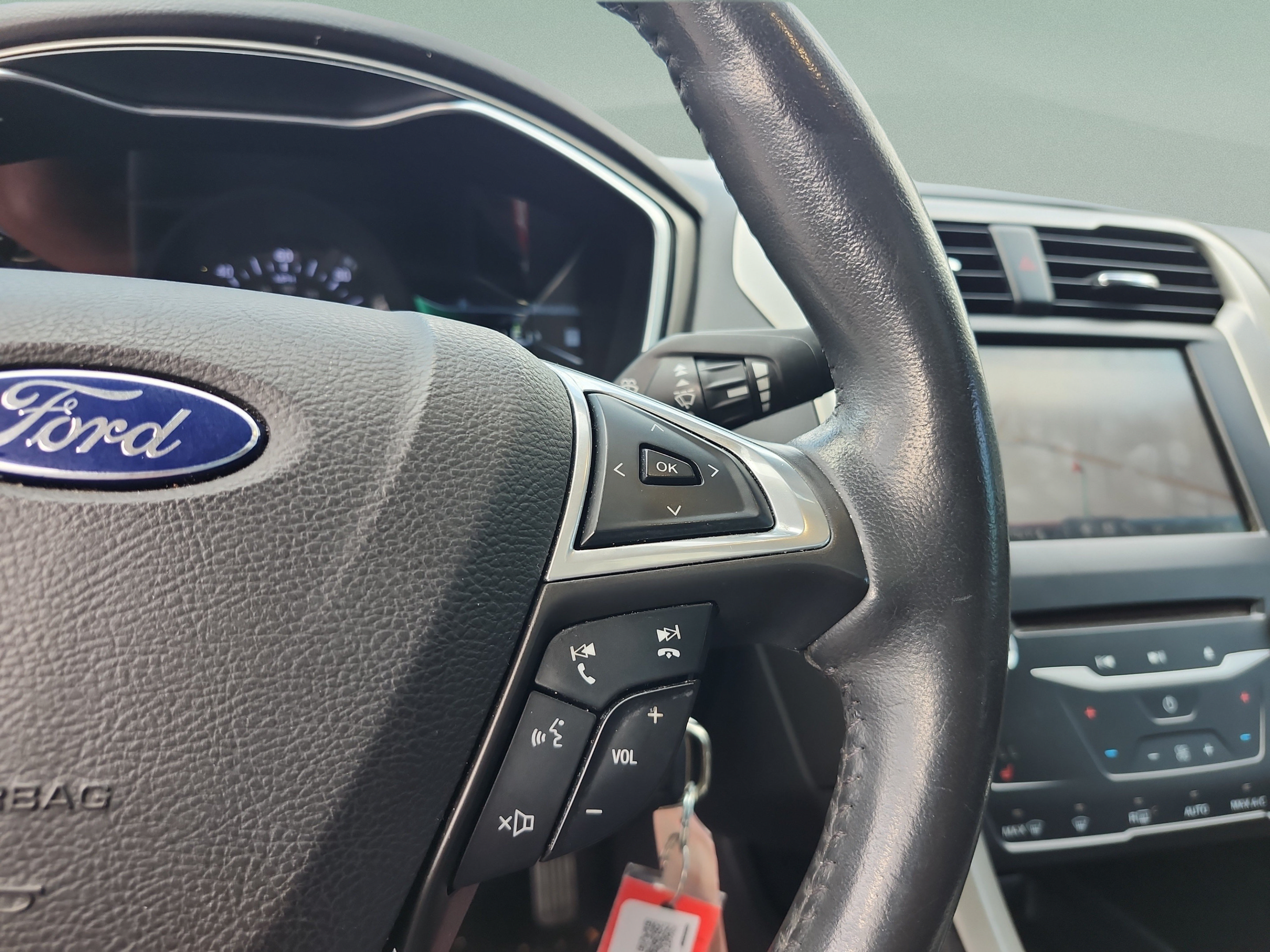 Used 2014 Ford Fusion SE w/ Equipment Group 502A FWD image 26