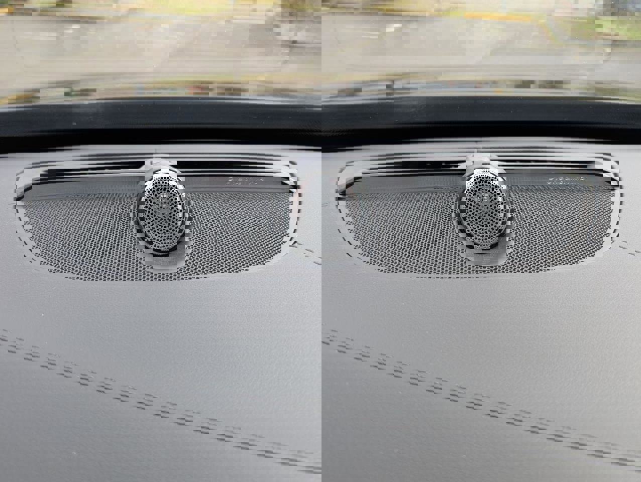 Used 2019 Volvo XC90 T8 R-Design w/ Advanced Package image 26