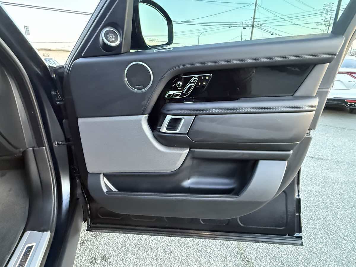 Used 2019 Land Rover Range Rover Long Wheelbase Supercharged image 34