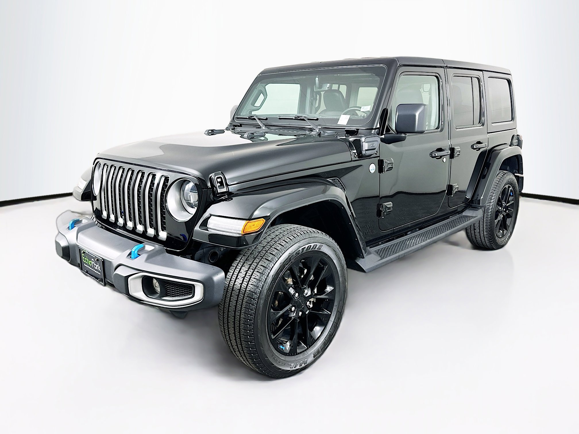 Used 2023 Jeep Wrangler Unlimited Sahara w/ Cold Weather Group AWD/4WD image 3