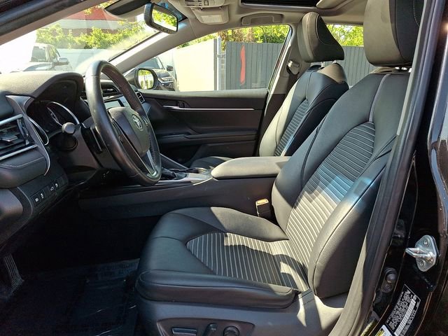 Used 2018 Toyota Camry SE w/ Moonroof Package FWD image 14