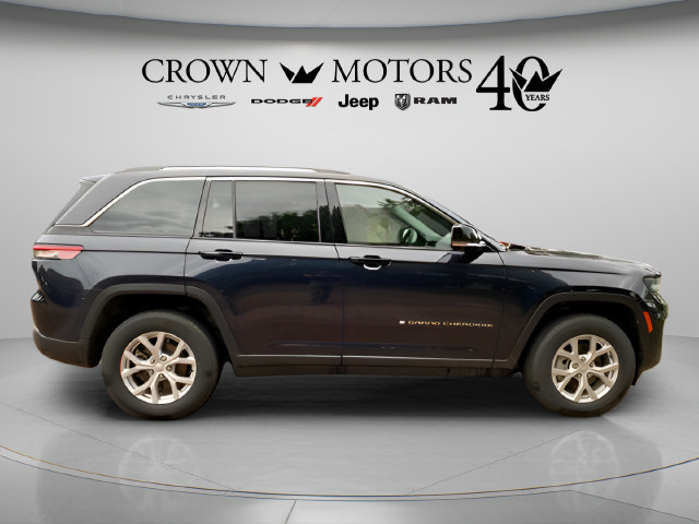 Used 2023 Jeep Grand Cherokee Limited w/ Luxury Tech Group II AWD/4WD image 13