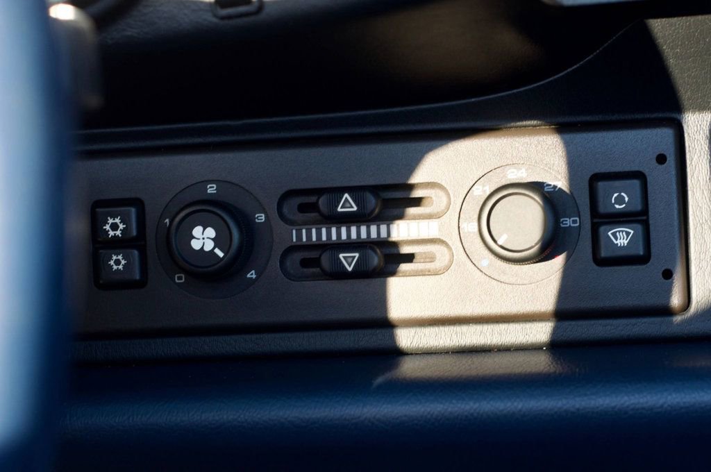 Used 1995 Porsche 911 Carrera image 34