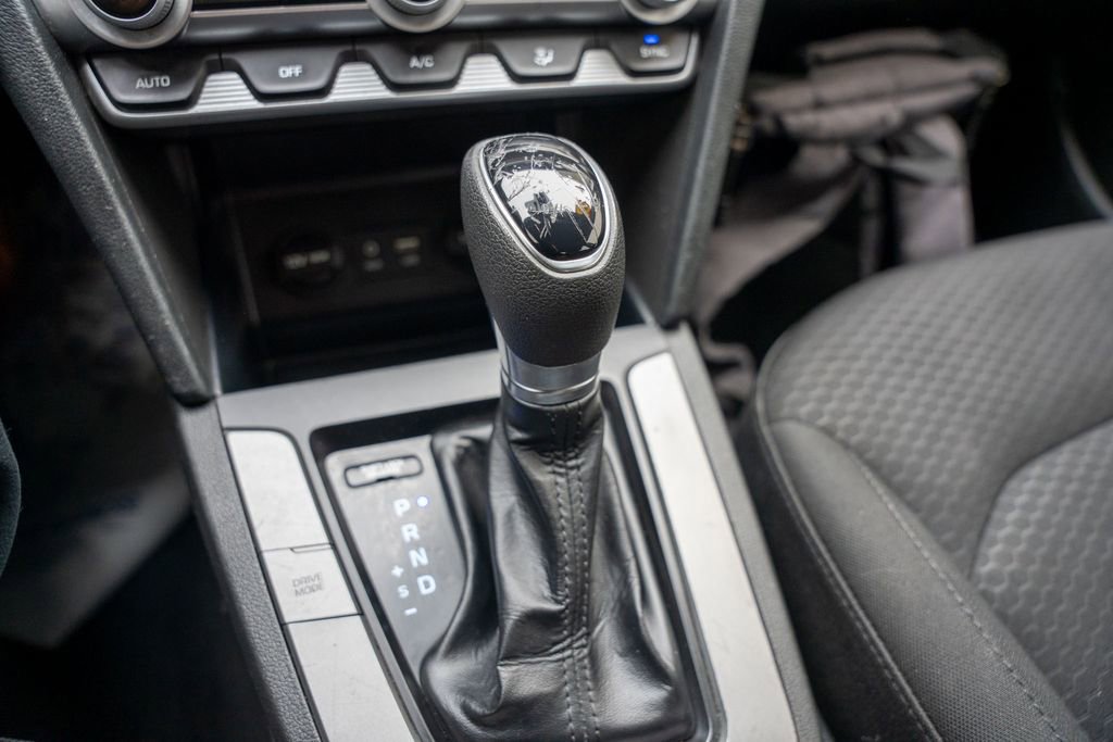 Used 2020 Hyundai Elantra SE w/ Winter Weather Package image 22