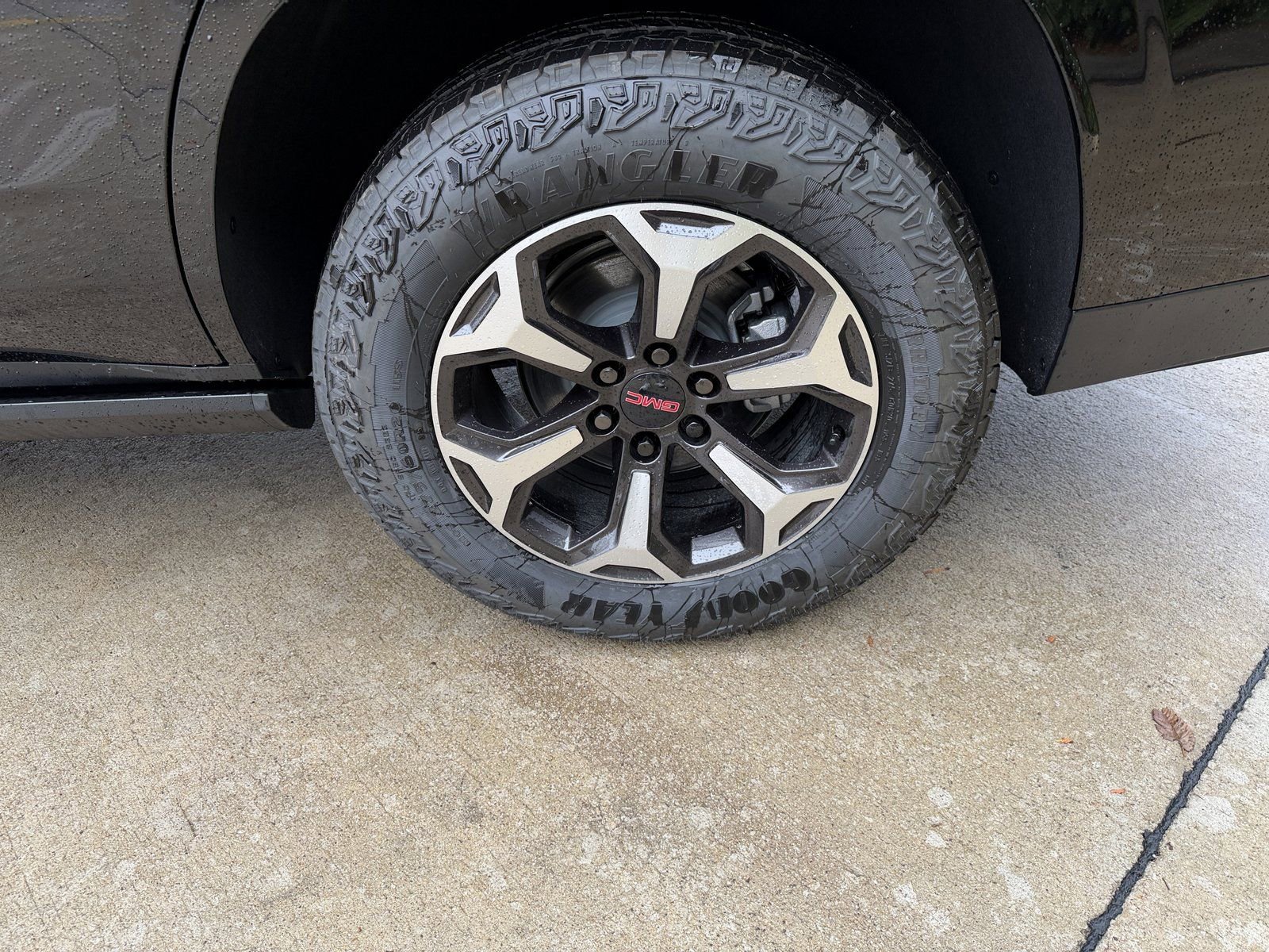 New 2025 GMC Yukon AT4 Ultimate w/ LPO, Floor Liner Package image 41