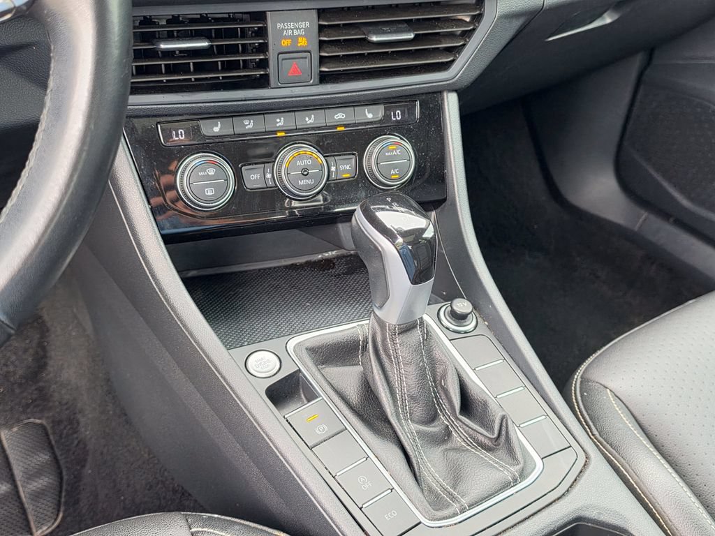 Used 2024 Volkswagen Jetta SE FWD image 24