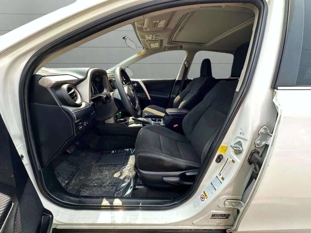 Used 2015 Toyota RAV4 XLE image 8