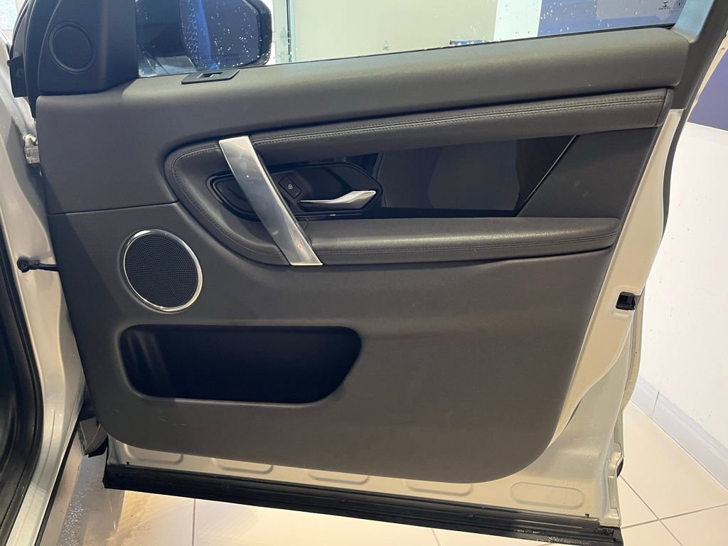 Used 2021 Land Rover Discovery Sport S image 32