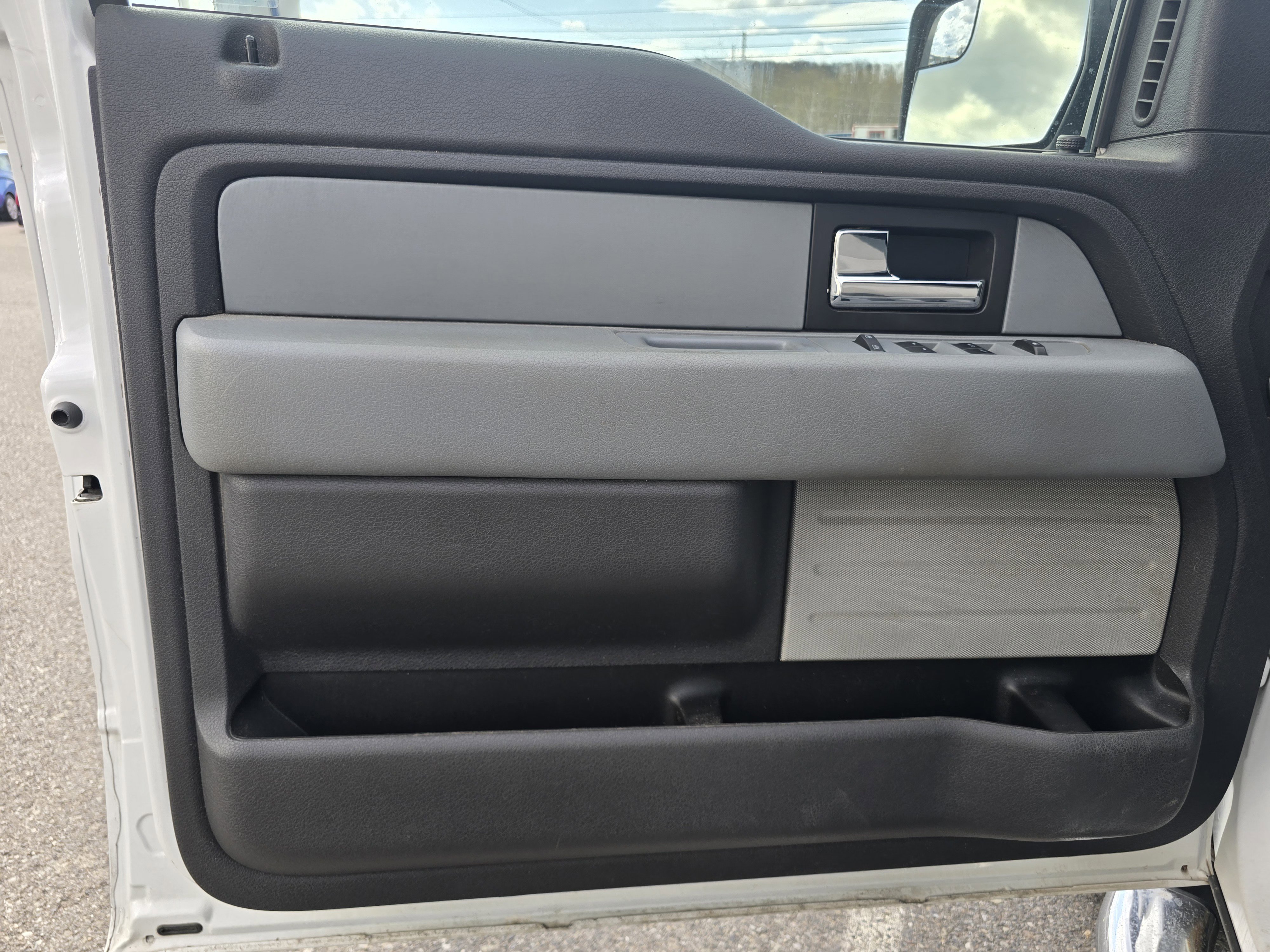 Used 2013 Ford F150 XLT w/ XLT Chrome Pkg image 17
