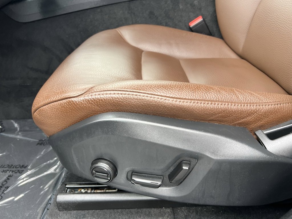 Used 2023 Volvo XC60 B5 Plus image 14