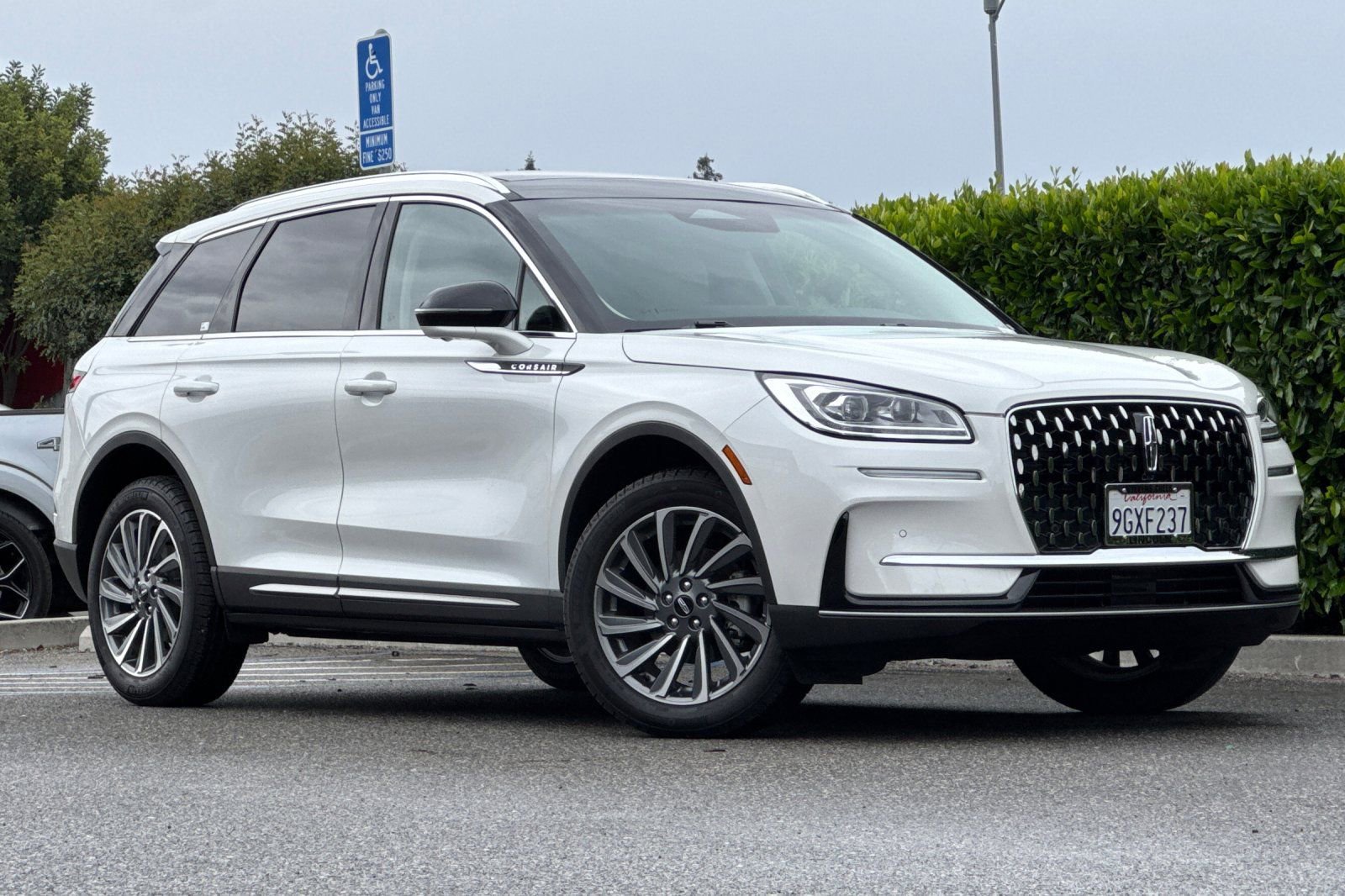 Certified 2023 Lincoln Corsair Reserve w/ Equipment Group 201A image 2