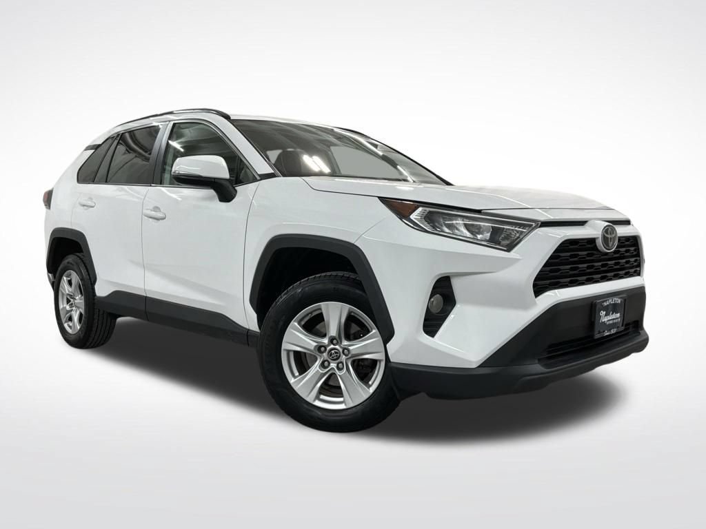 Used 2019 Toyota RAV4 XLE w/ Carpet Mat Package AWD/4WD image 4