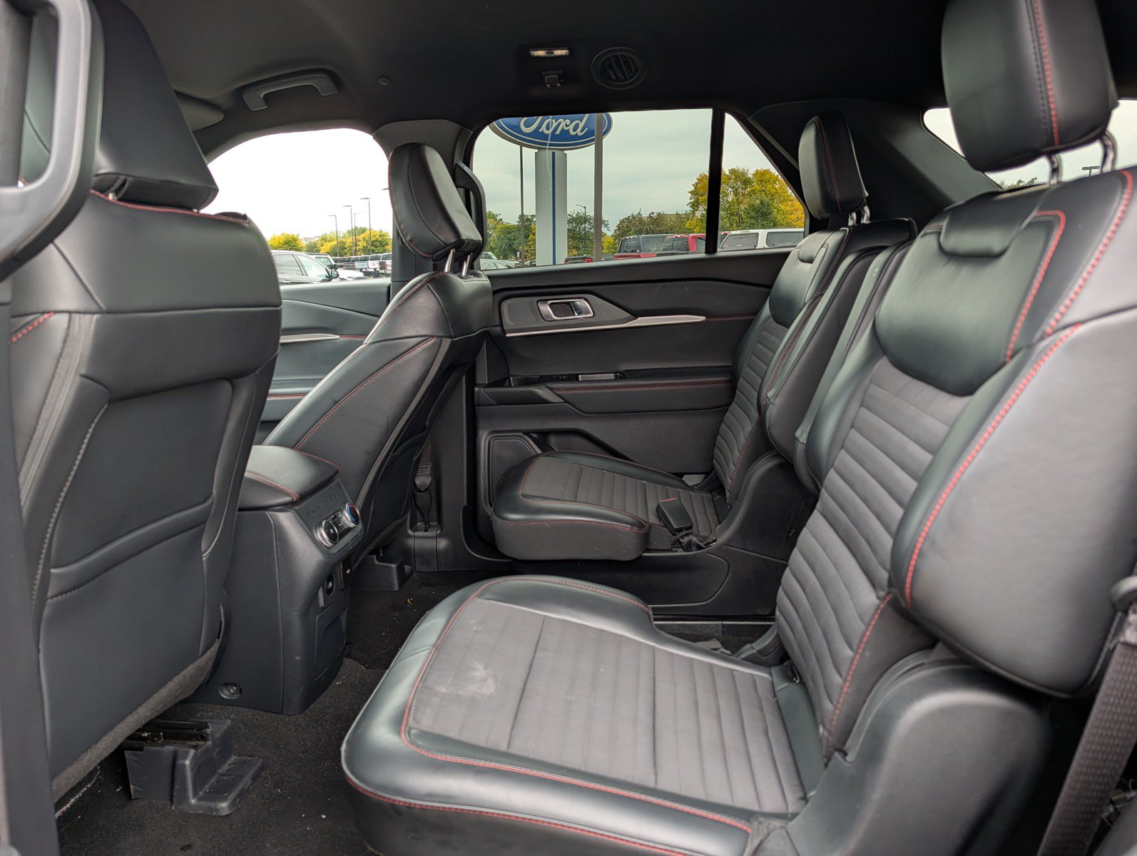 Used 2025 Ford Explorer ST-Line AWD/4WD image 16