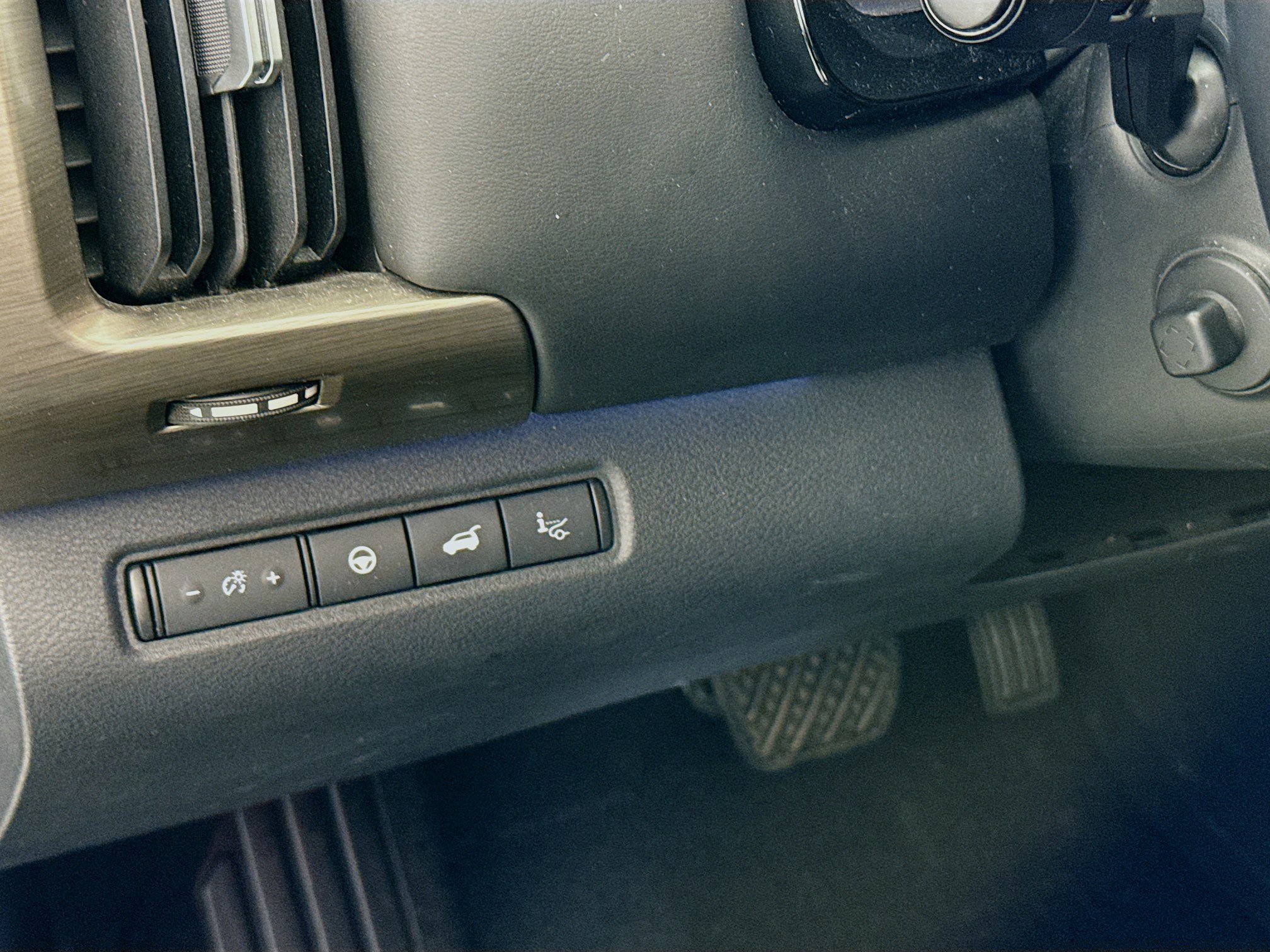 Used 2022 Nissan Pathfinder Platinum w/ Cargo Package image 10