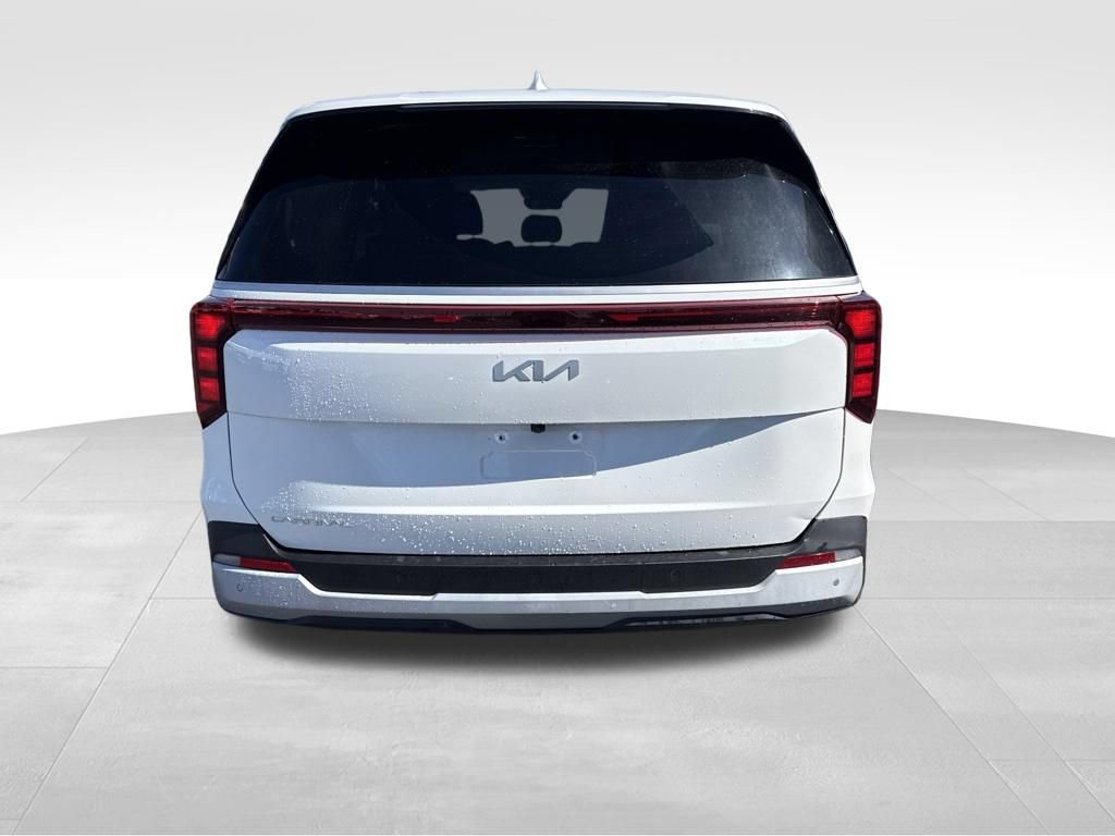 Used 2025 Kia Carnival FWD image 8
