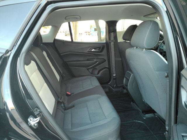 Used 2025 Chevrolet Trax LS w/ LS Convenience Package image 22