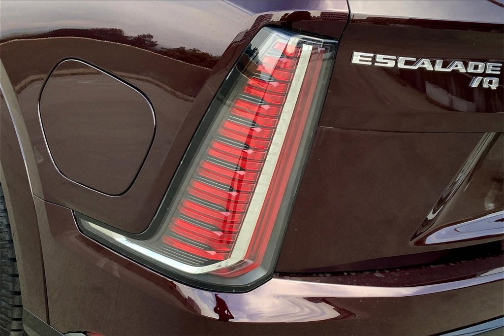 New 2025 Cadillac Escalade IQ Sport 2 w/ LPO, ONYX Package image 15