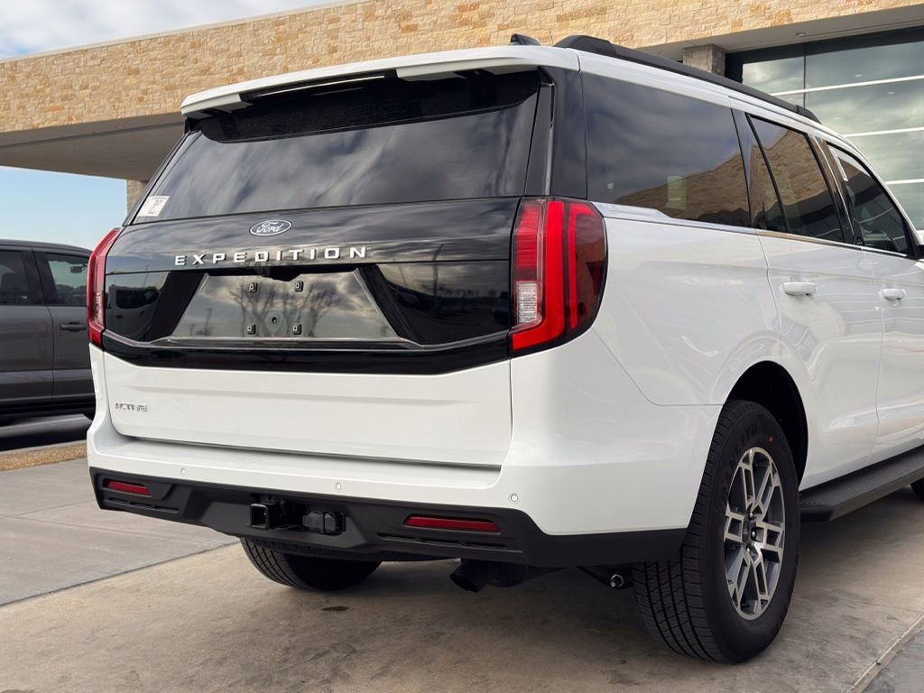 New 2025 Ford Expedition Active image 71