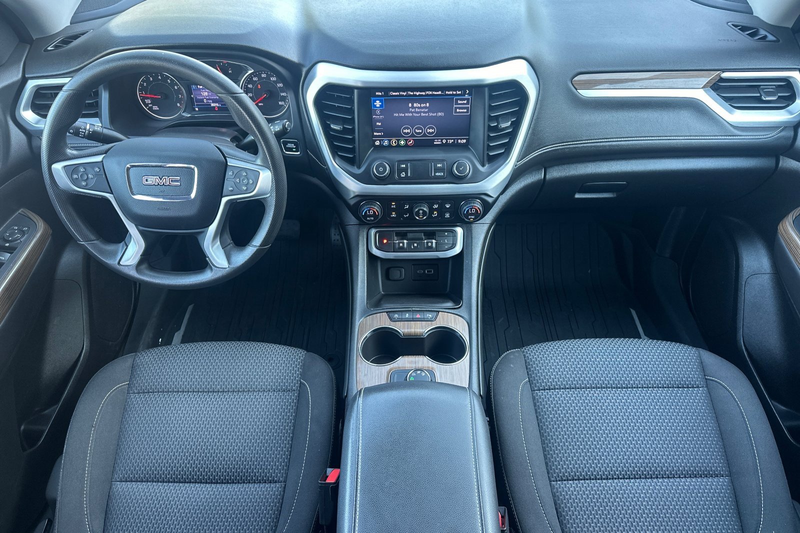 Used 2023 GMC Acadia SLE image 13