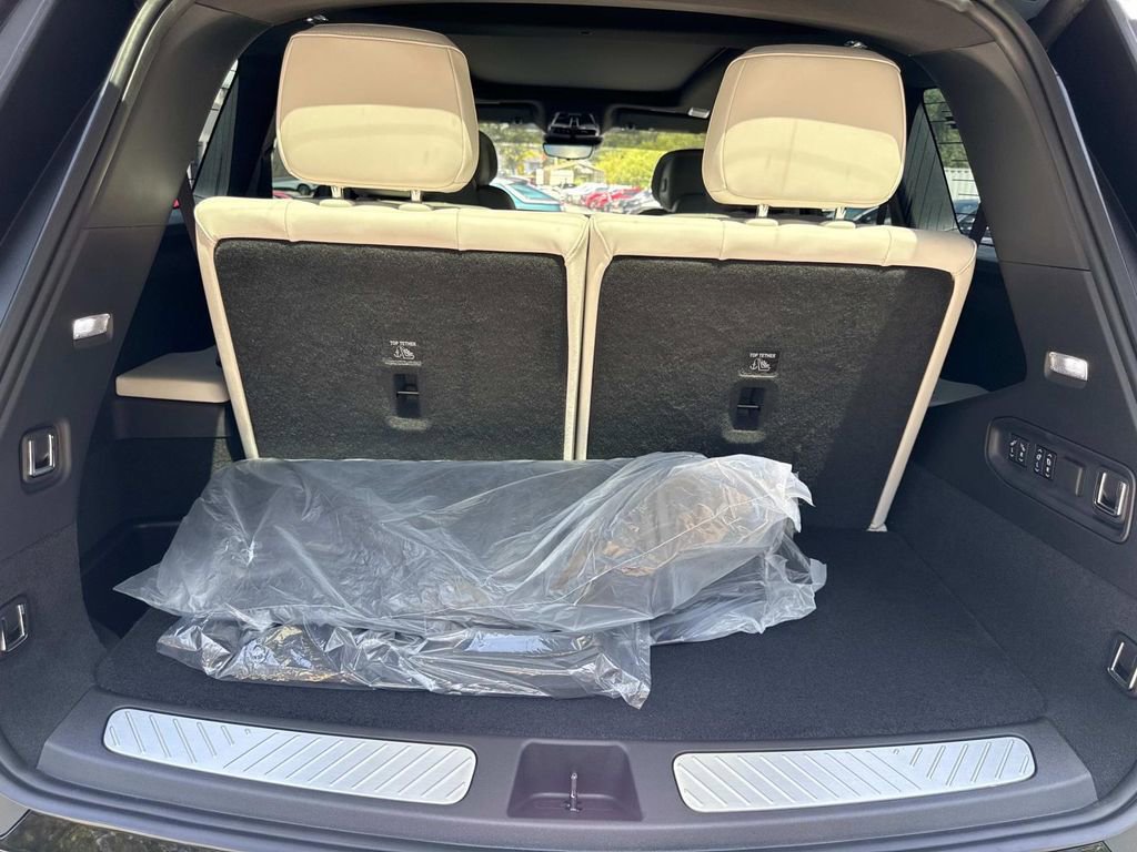 New 2026 Cadillac Vistiq Luxury image 9