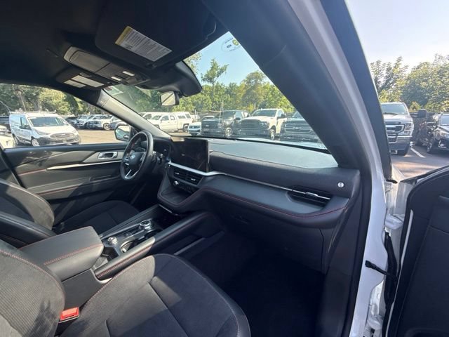 Certified 2025 Ford Explorer ST AWD/4WD image 12