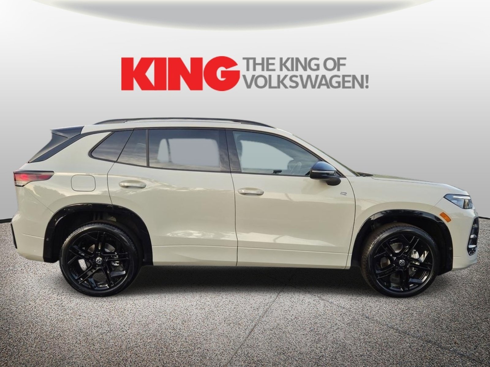 New 2026 Volkswagen Tiguan SE R-Line AWD/4WD image 2