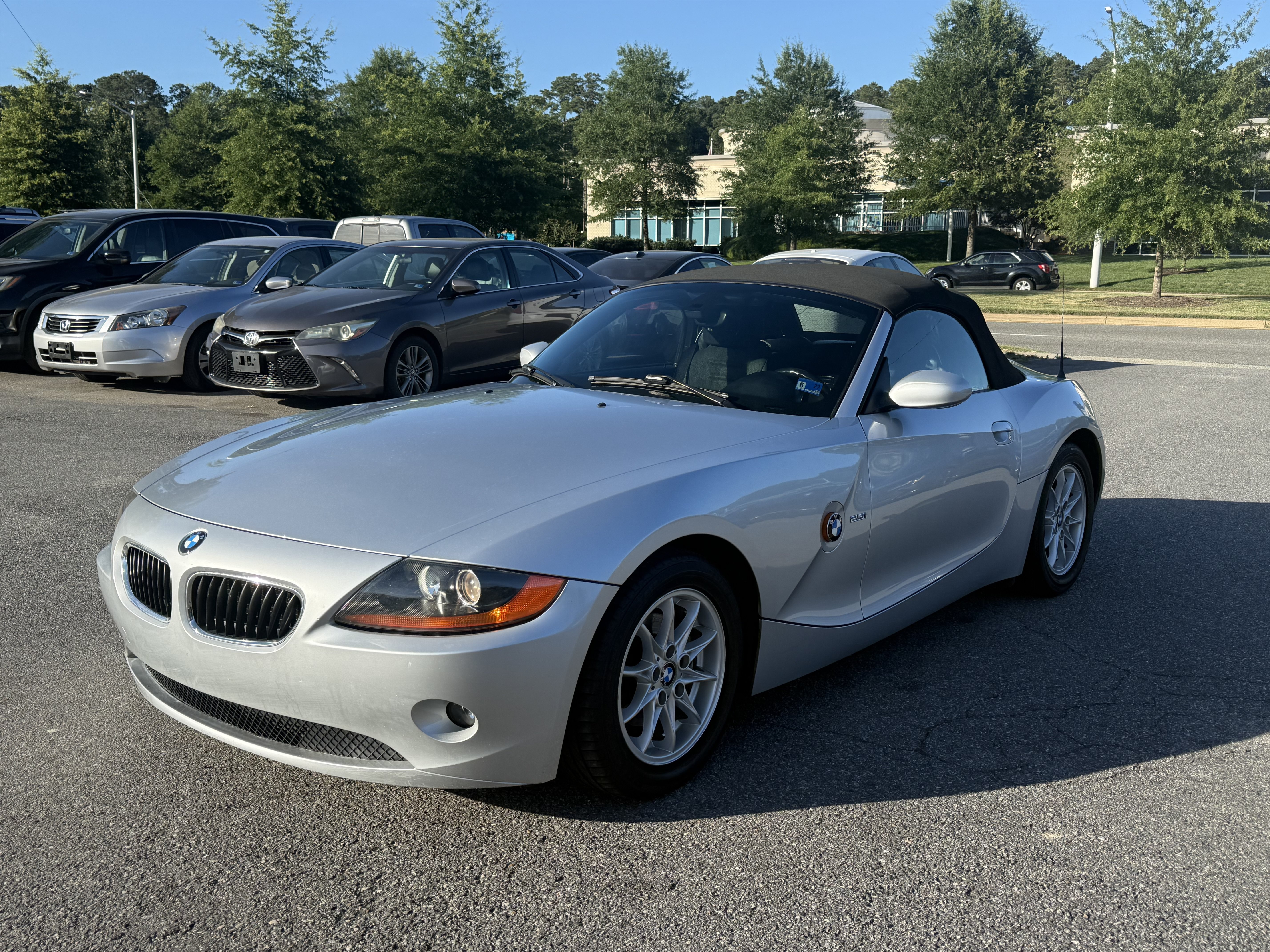 Used 2004 BMW Z4 2.5i RWD image 10