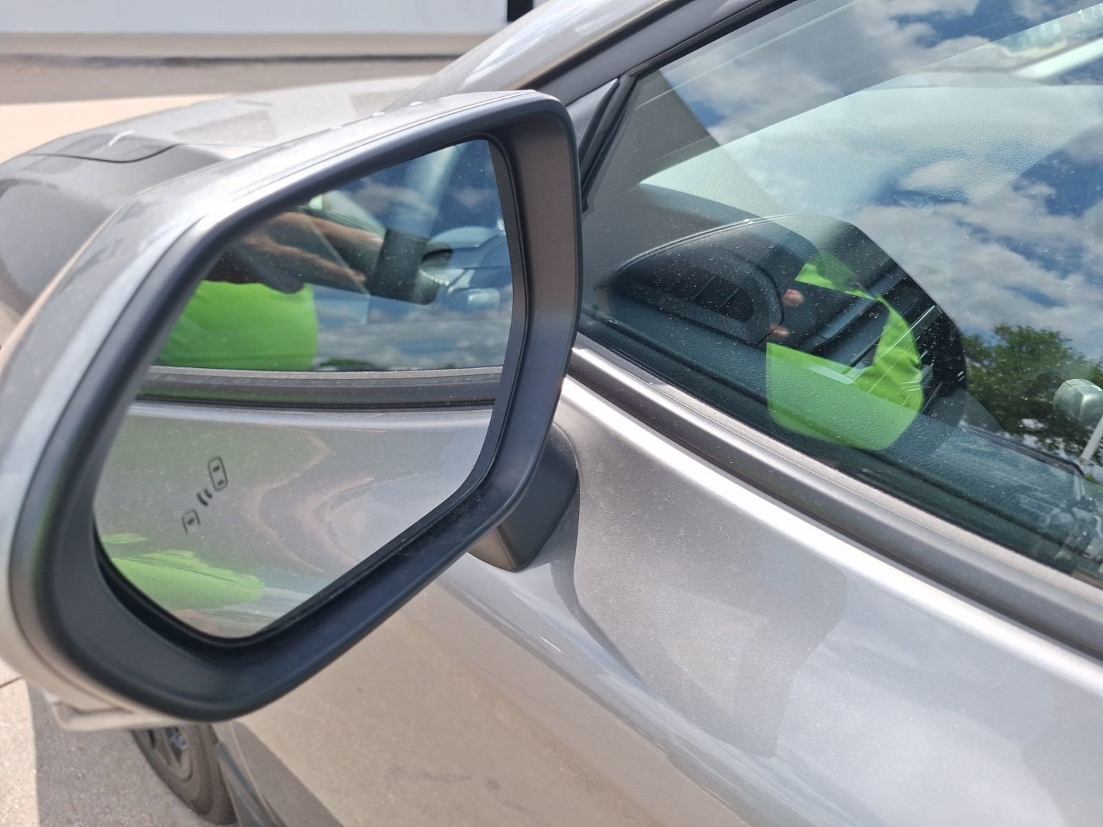 Used 2025 Toyota Camry SE w/ Convenience Package FWD image 14