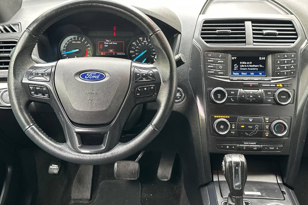 Used 2018 Ford Explorer XLT AWD/4WD image 14