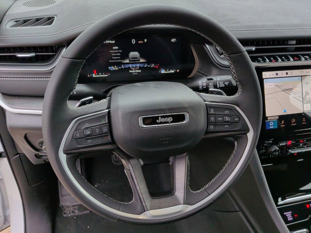 New 2025 Jeep Grand Cherokee Limited image 16