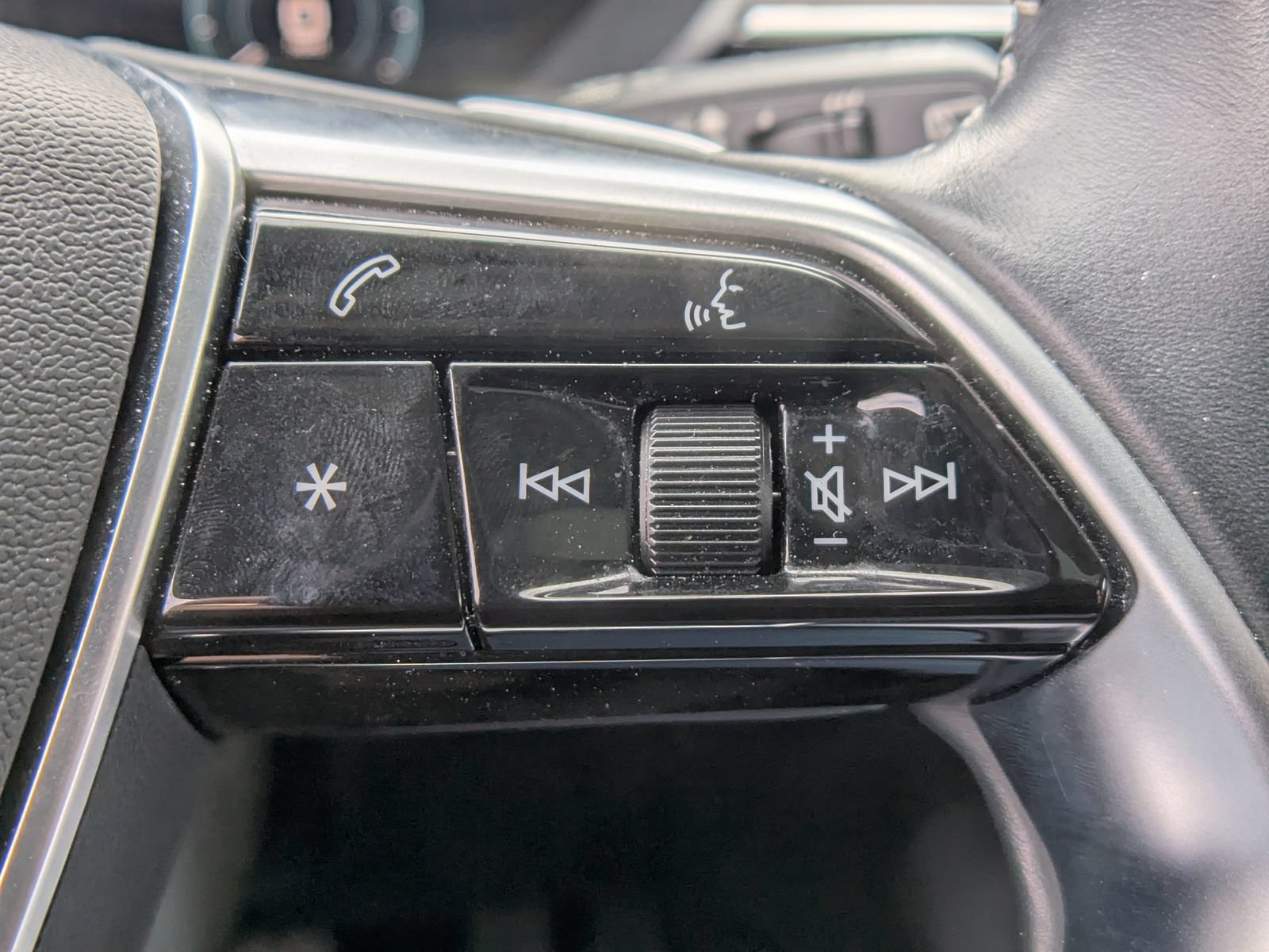 Used 2019 Audi e-tron Prestige w/ Prestige Package AWD/4WD image 29