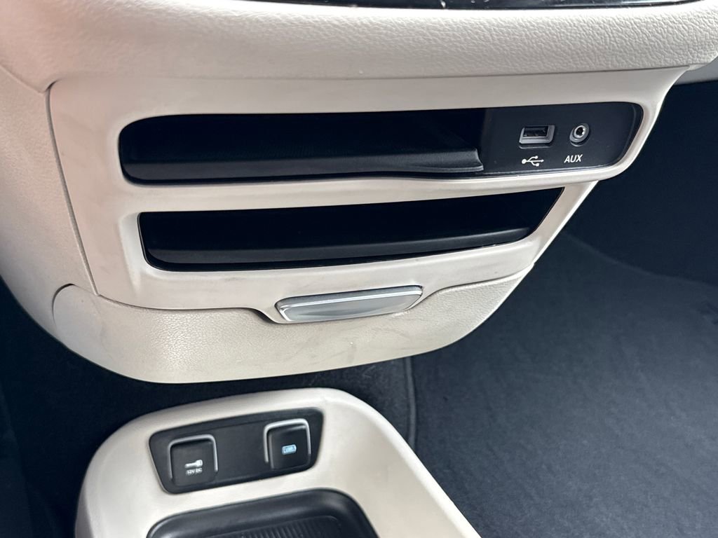 Used 2018 Chrysler Pacifica Touring-L image 21