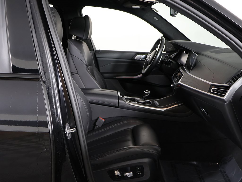 Used 2022 BMW X7 M50i image 32