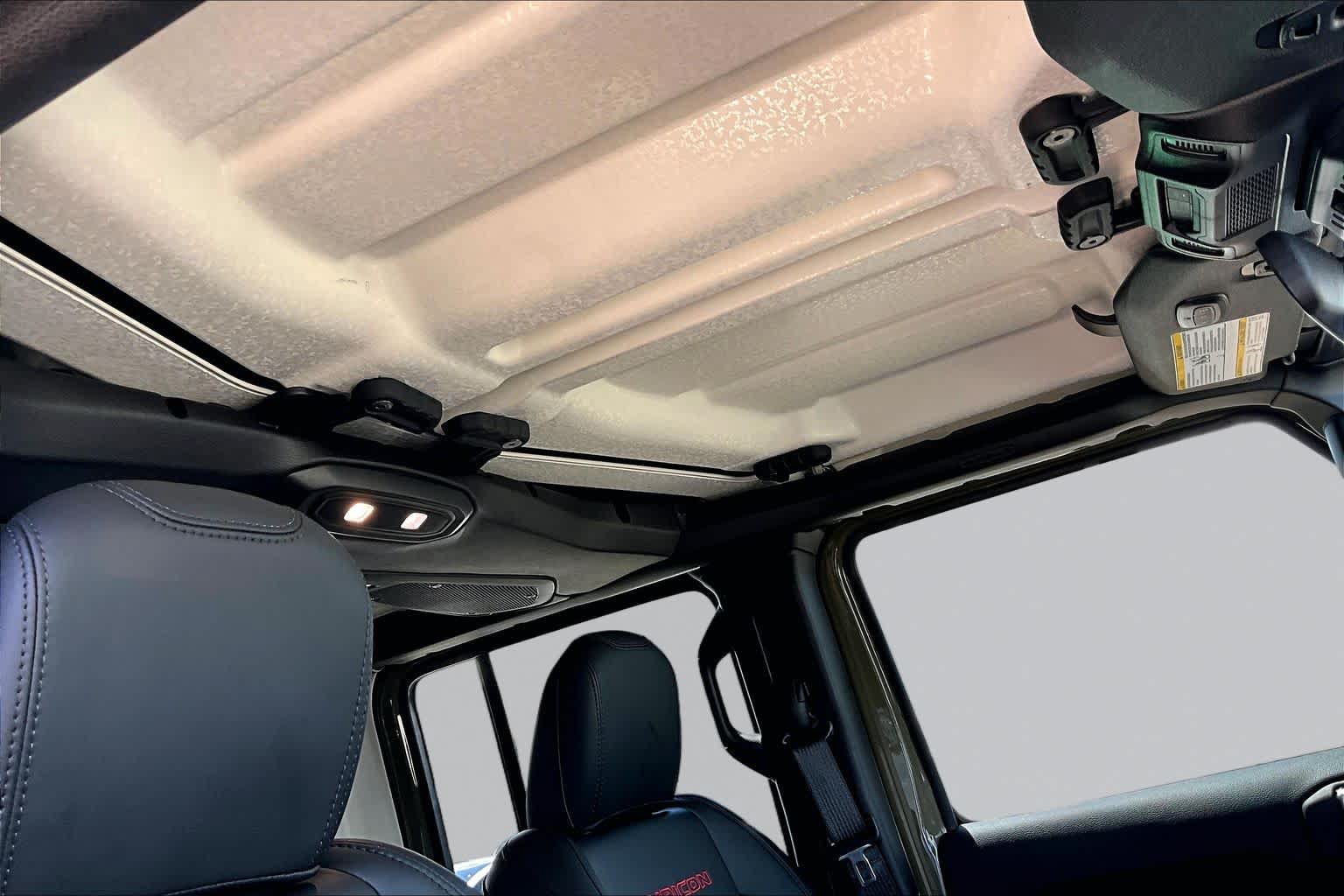 Used 2025 Jeep Wrangler Unlimited Rubicon w/ Convenience Group AWD/4WD image 14