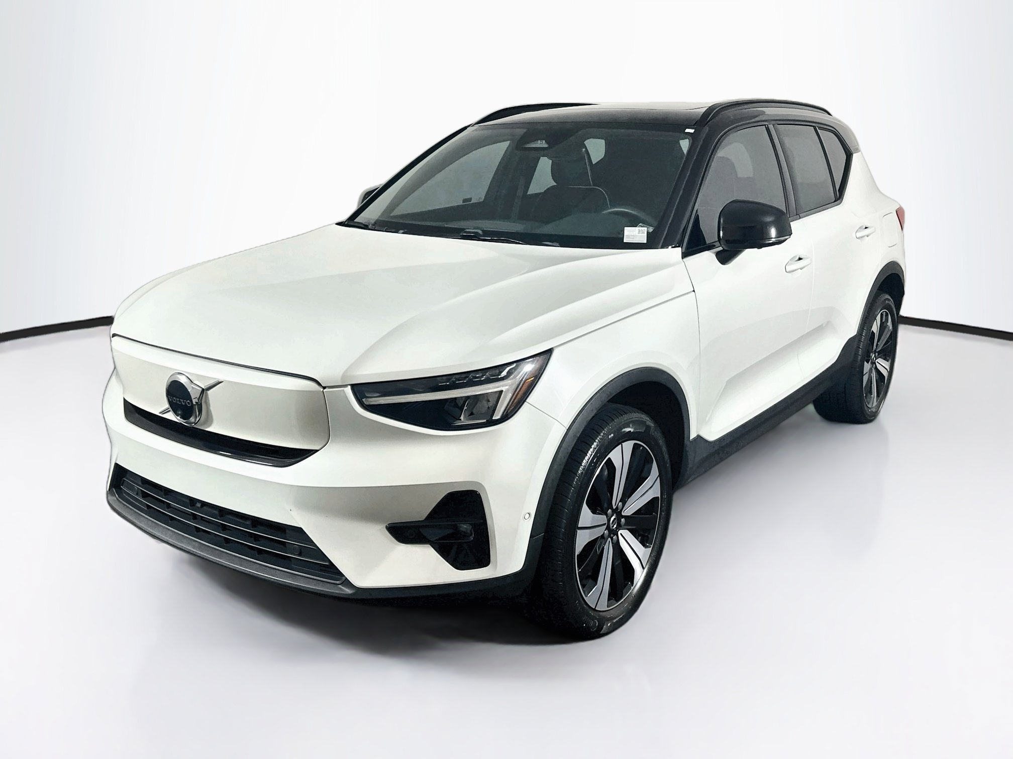 Used 2023 Volvo XC40 Recharge Plus AWD/4WD image 3