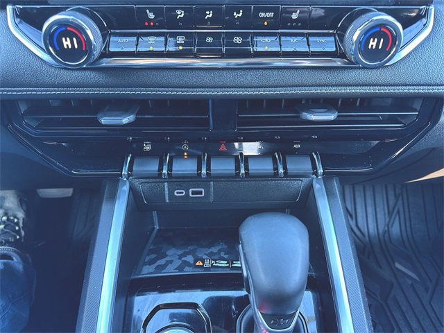 Used 2023 Chevrolet Colorado LT w/ LT Convenience Package II image 18