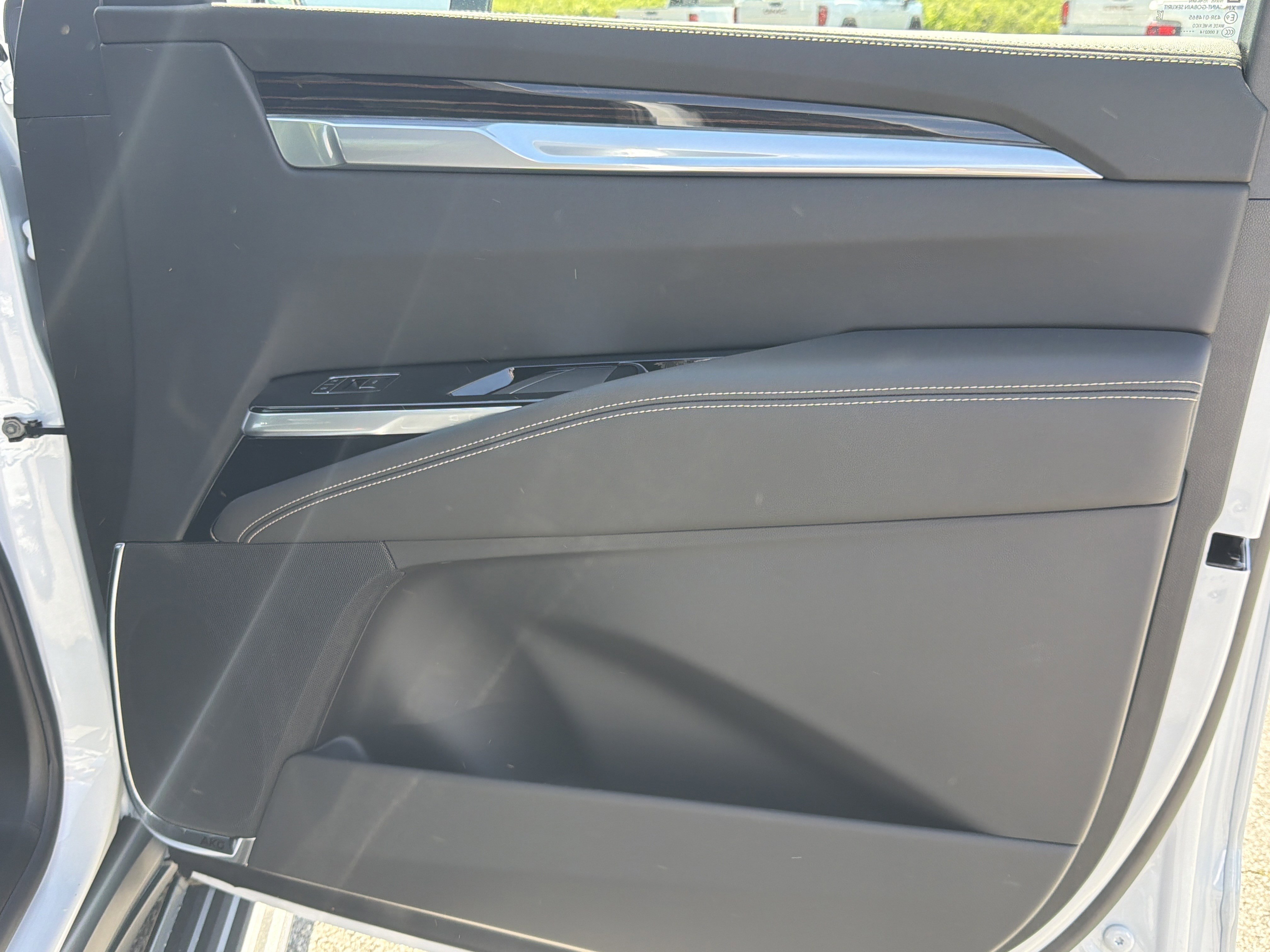 New 2026 Cadillac Escalade ESV Luxury w/ Touring Package AWD/4WD image 18