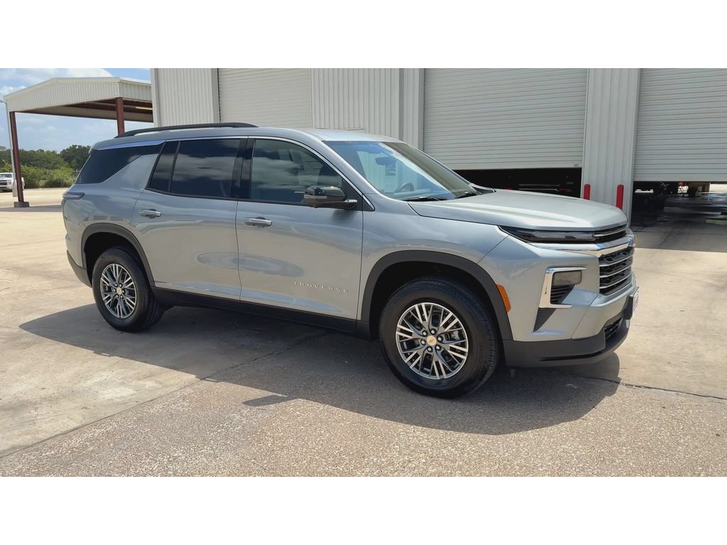 New 2027 Chevrolet Traverse LT w/ Driver Confidence Package FWD image 2