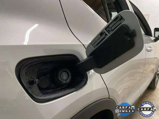 Used 2025 Volvo XC40 B5 Plus image 98